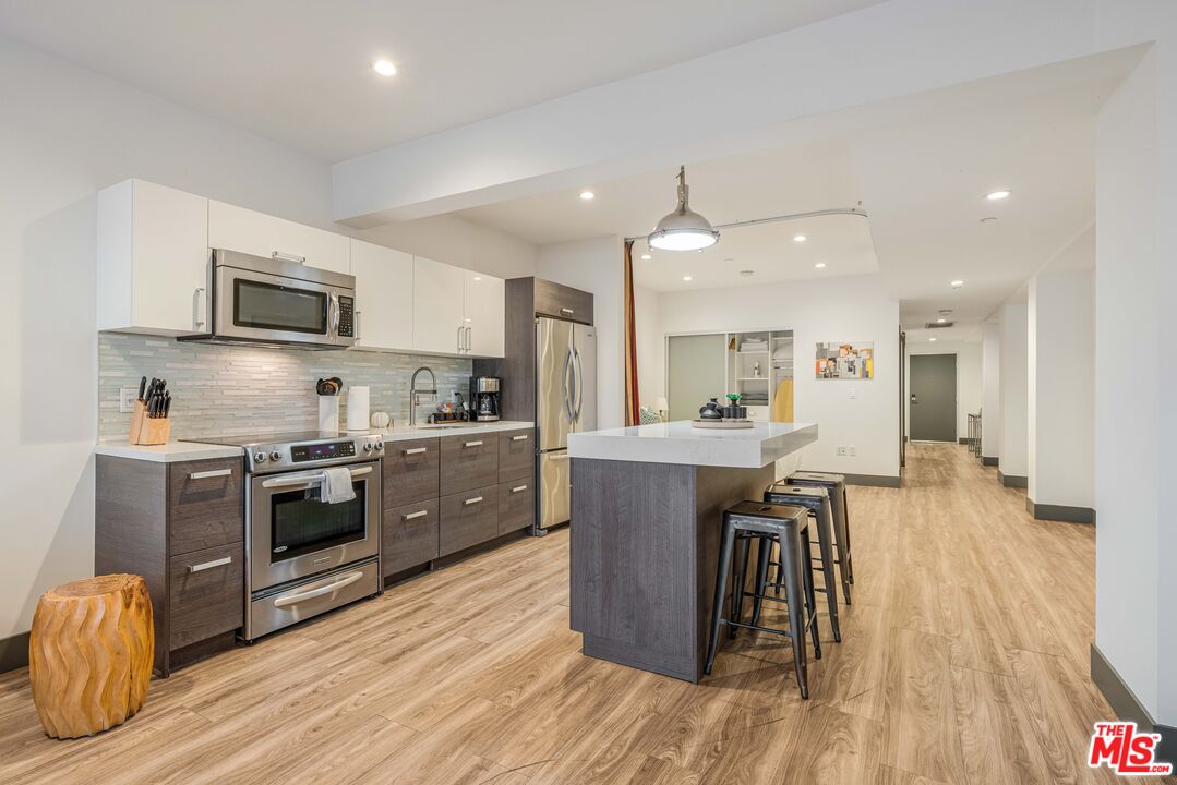 932 S Hill St Unit: 405