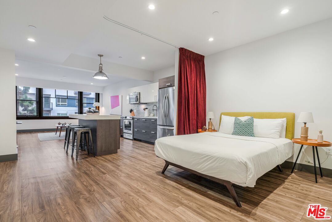 932 S Hill St Unit: 405