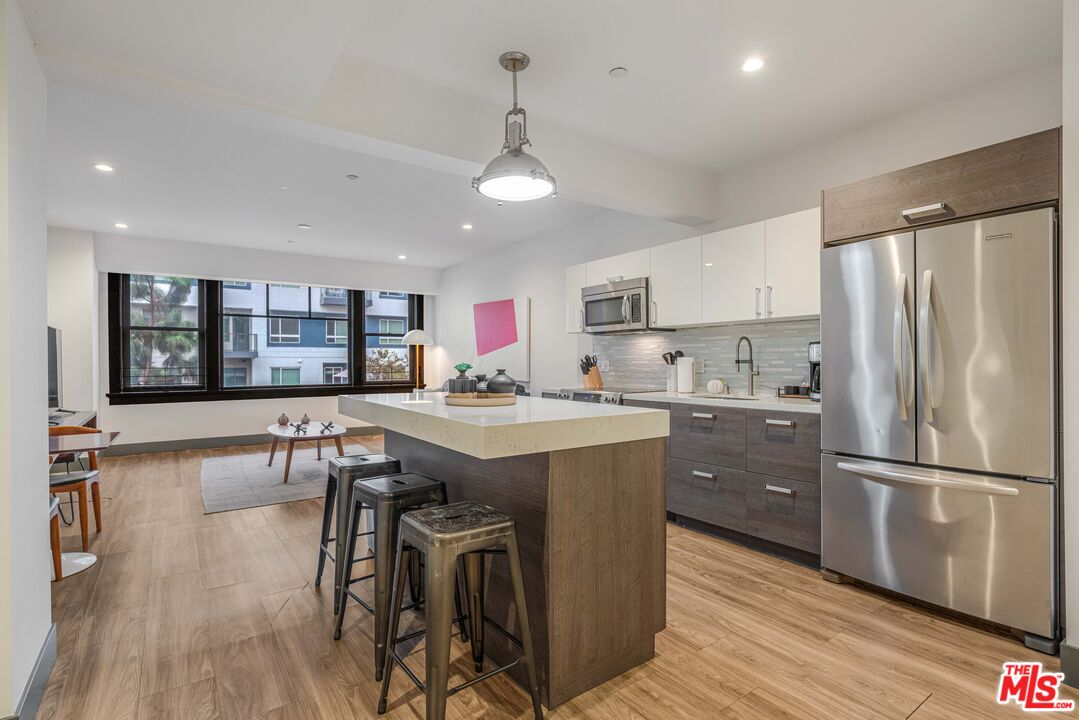 932 S Hill St Unit: 405