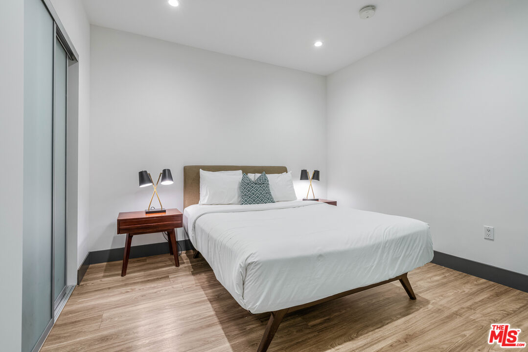 932 S Hill St Unit: 405
