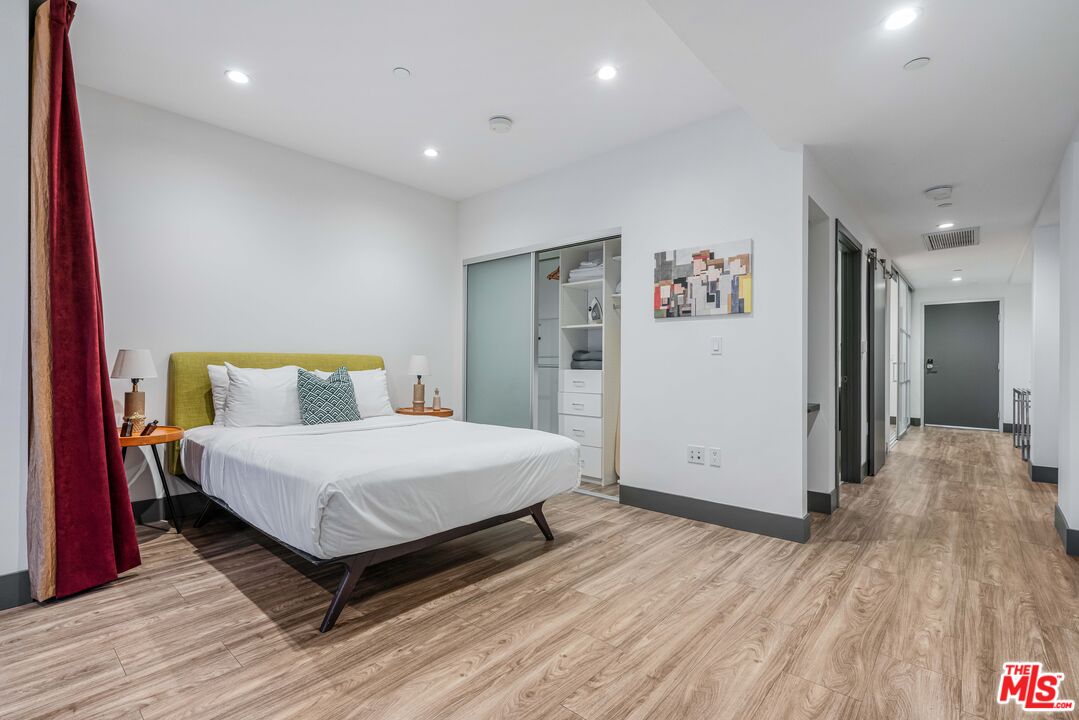 932 S Hill St Unit: 405
