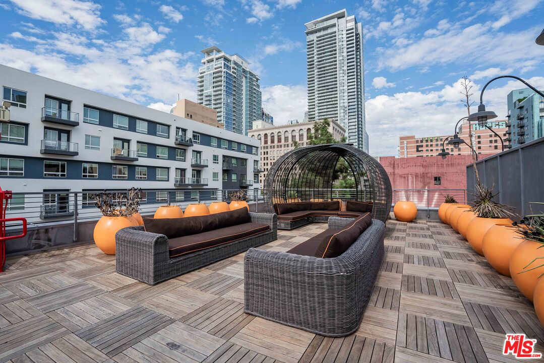 932 S Hill St Unit: 404