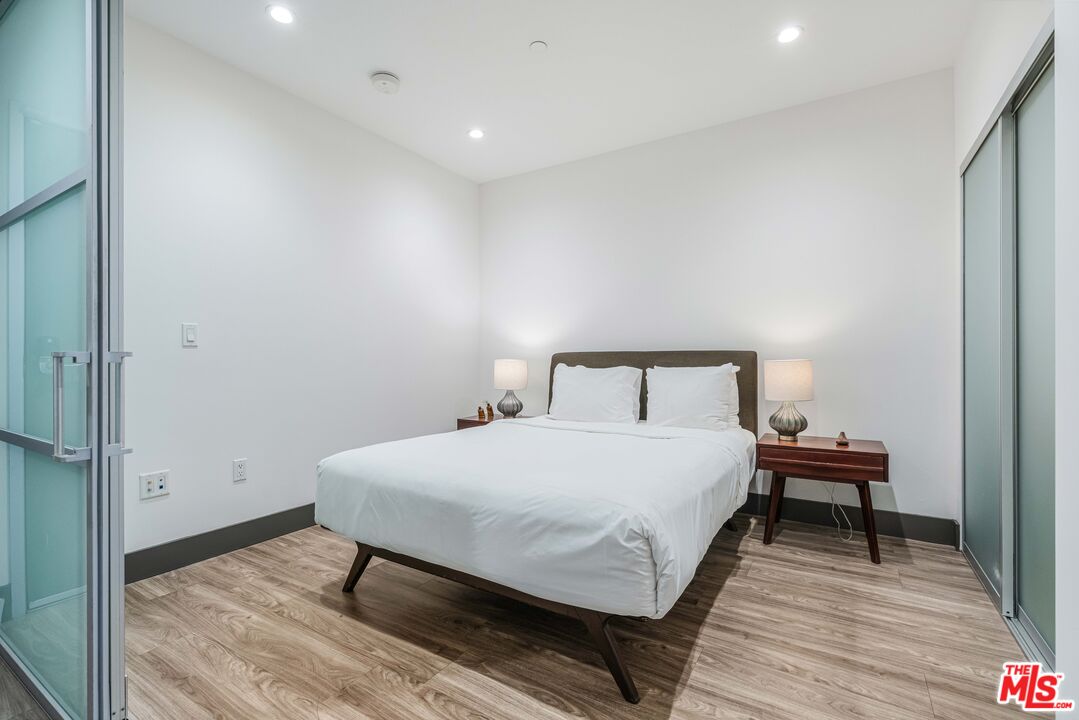 932 S Hill St Unit: 404