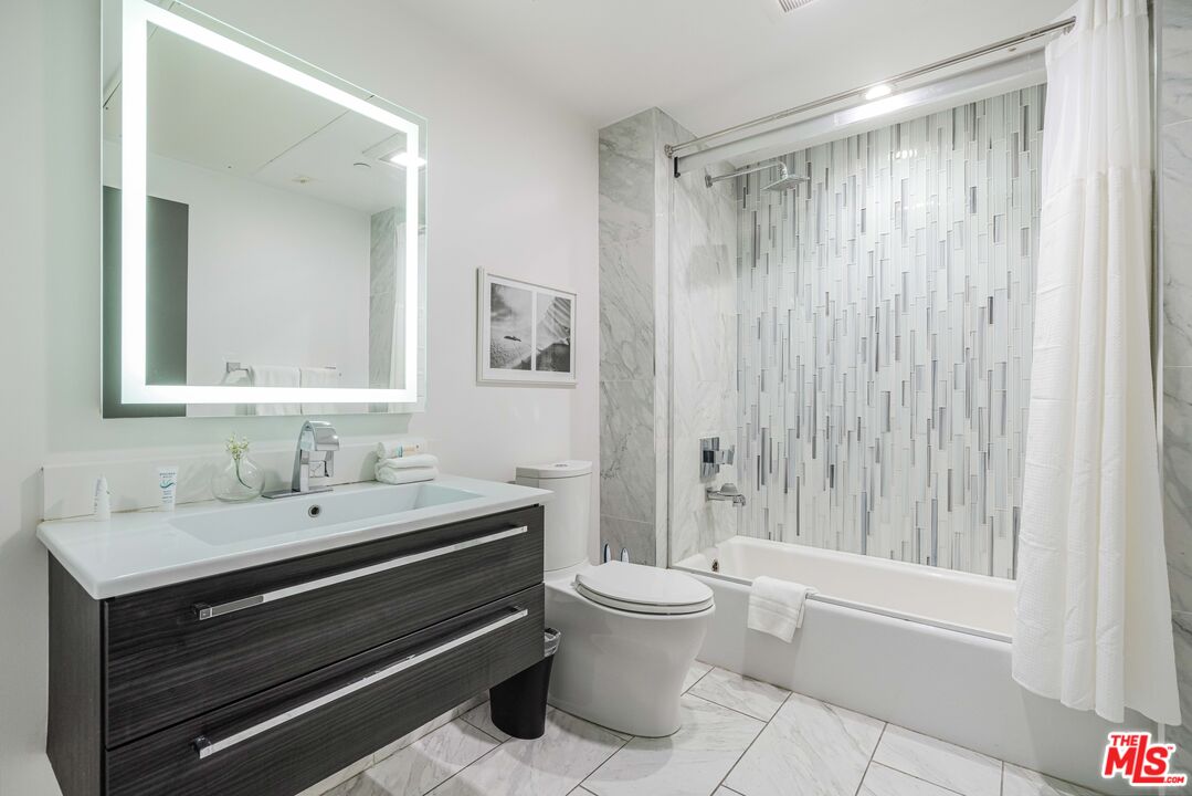 932 S Hill St Unit: 404