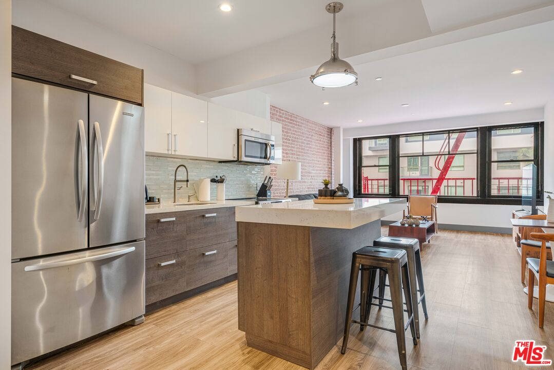 932 S Hill St Unit: 404