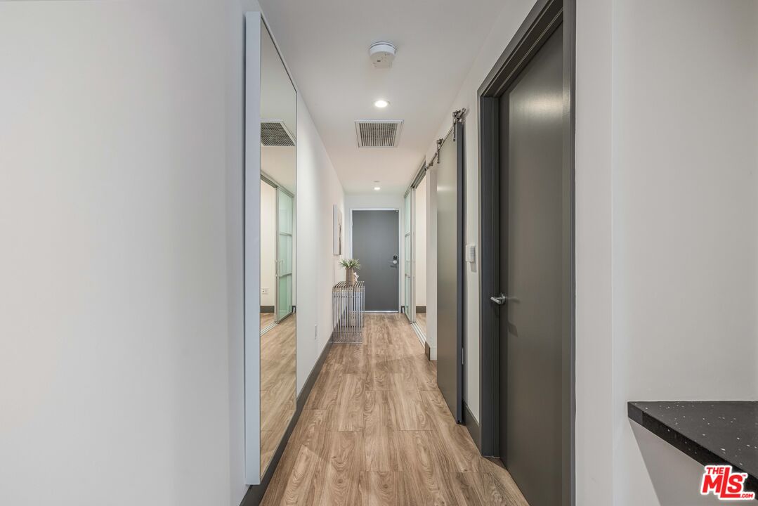 932 S Hill St Unit: 404