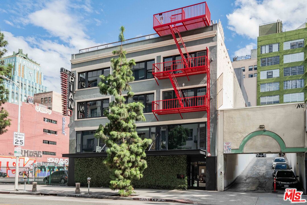 932 S Hill St Unit: 404