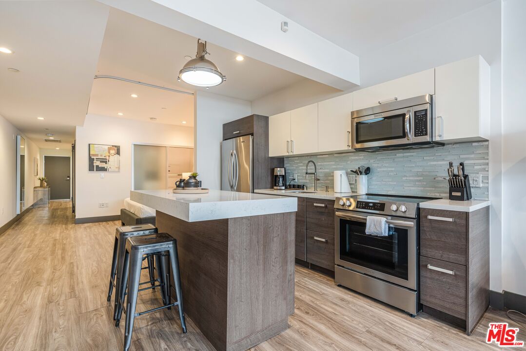 932 S Hill St Unit: 404