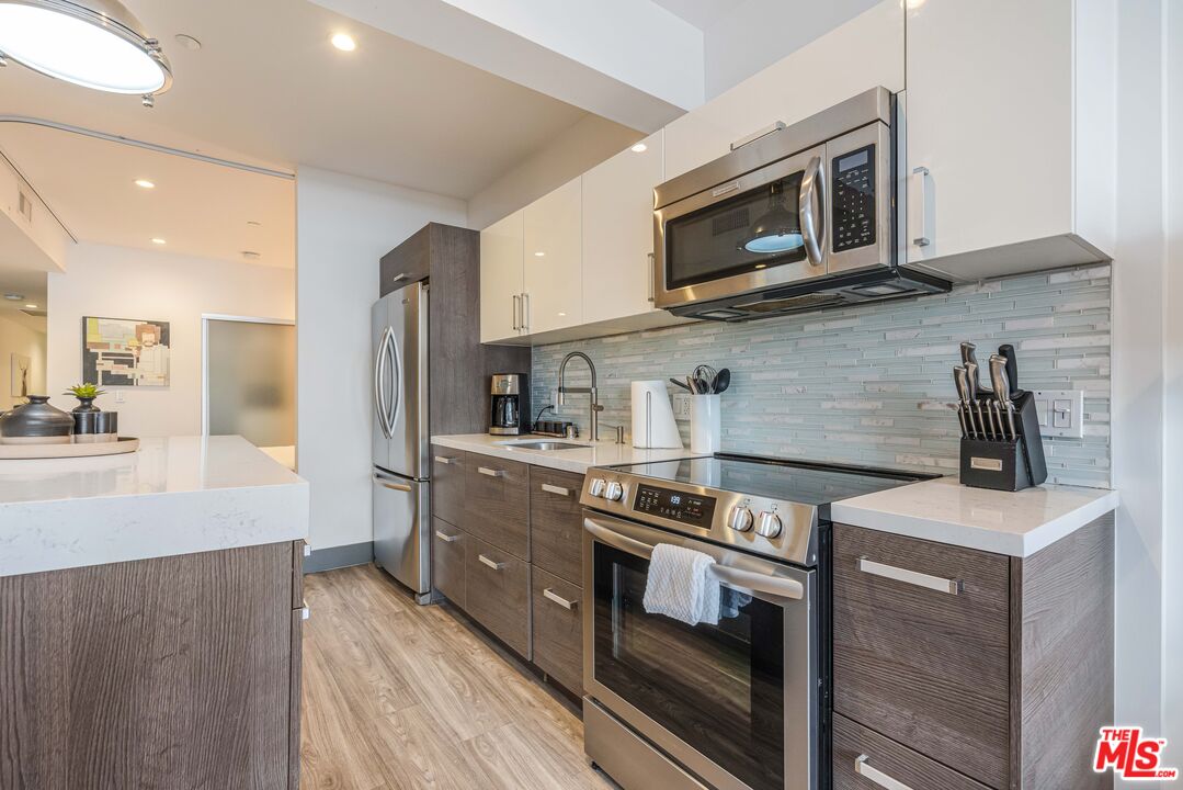 932 S Hill St Unit: 404