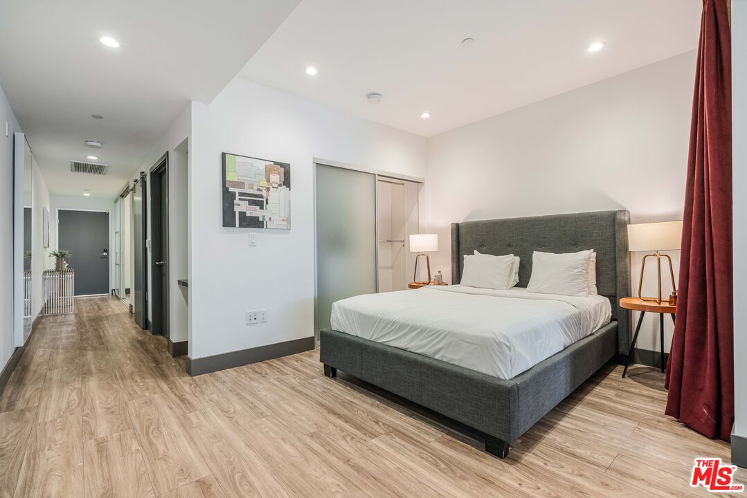 932 S Hill St Unit: 404