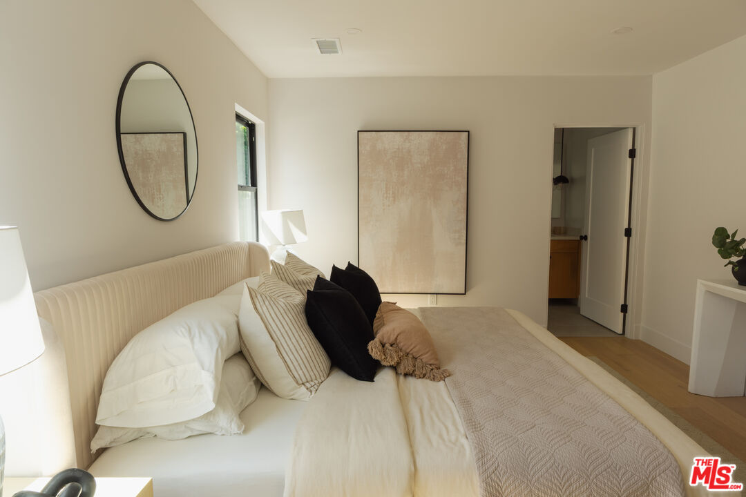 2235 S Mansfield Ave