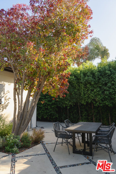 2235 S Mansfield Ave