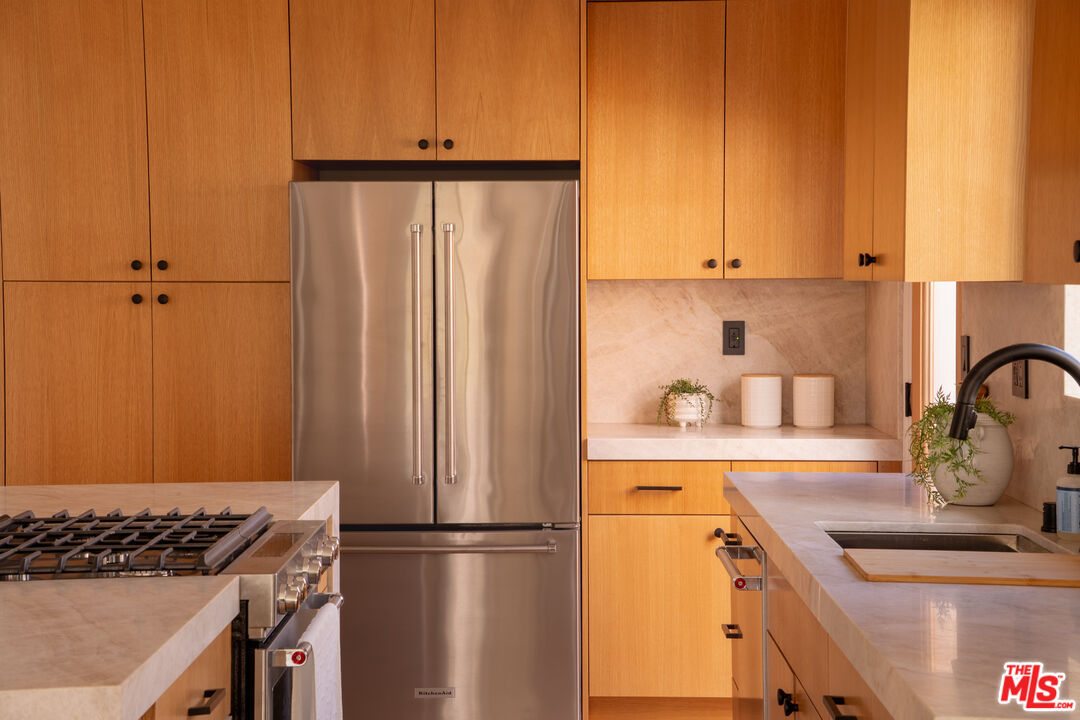 2235 S Mansfield Ave