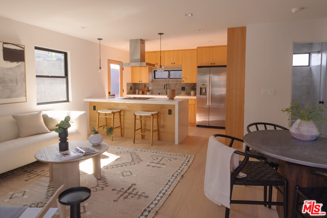 2235 S Mansfield Ave