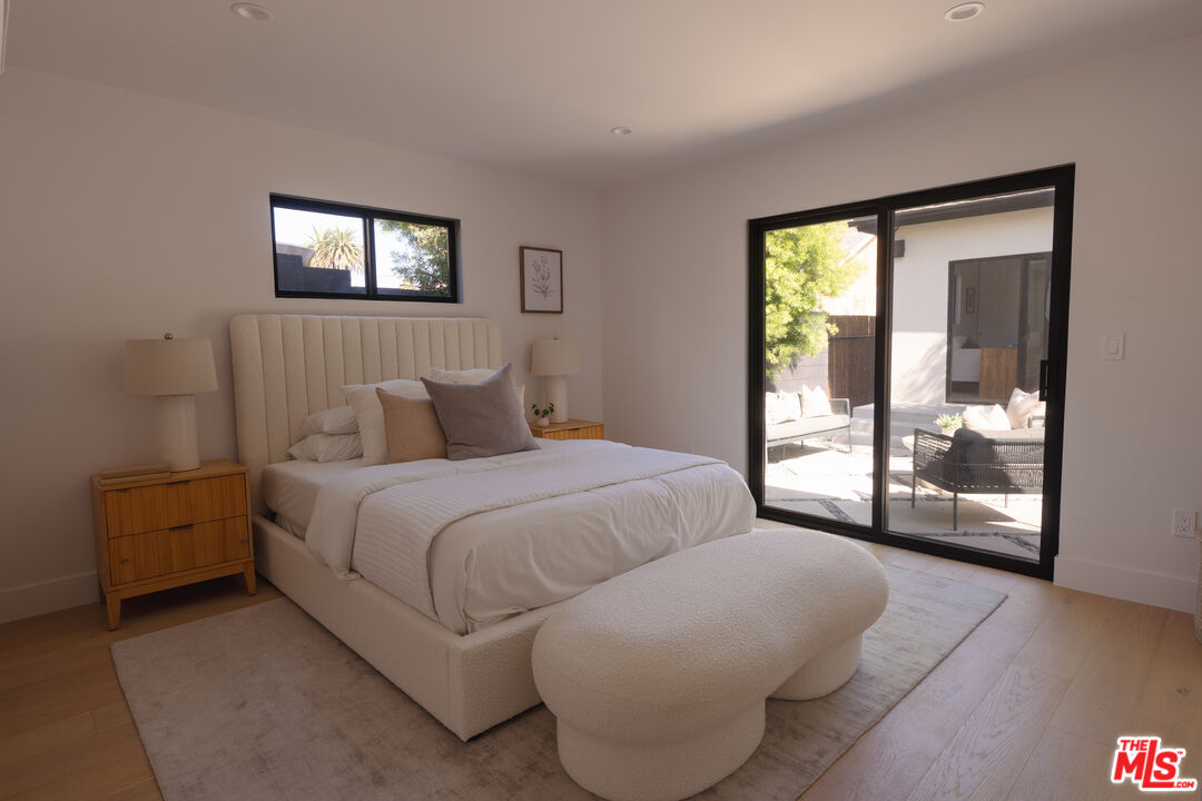 2235 S Mansfield Ave