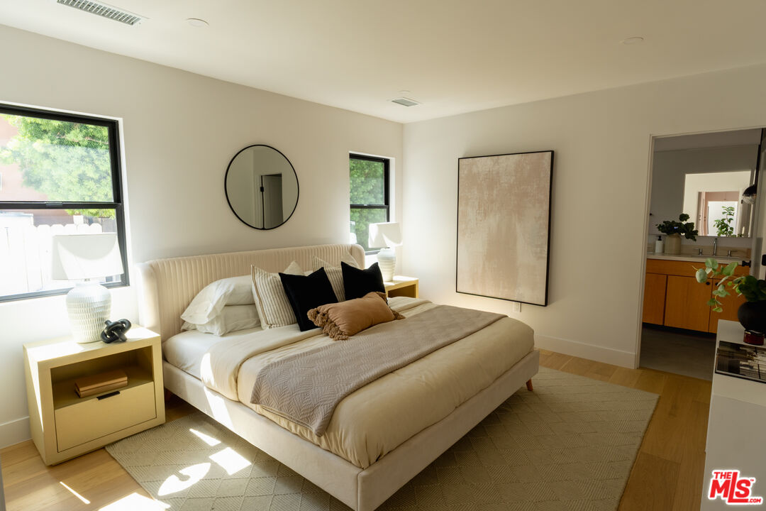 2235 S Mansfield Ave