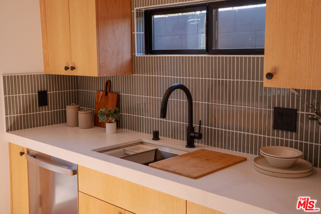 2235 S Mansfield Ave