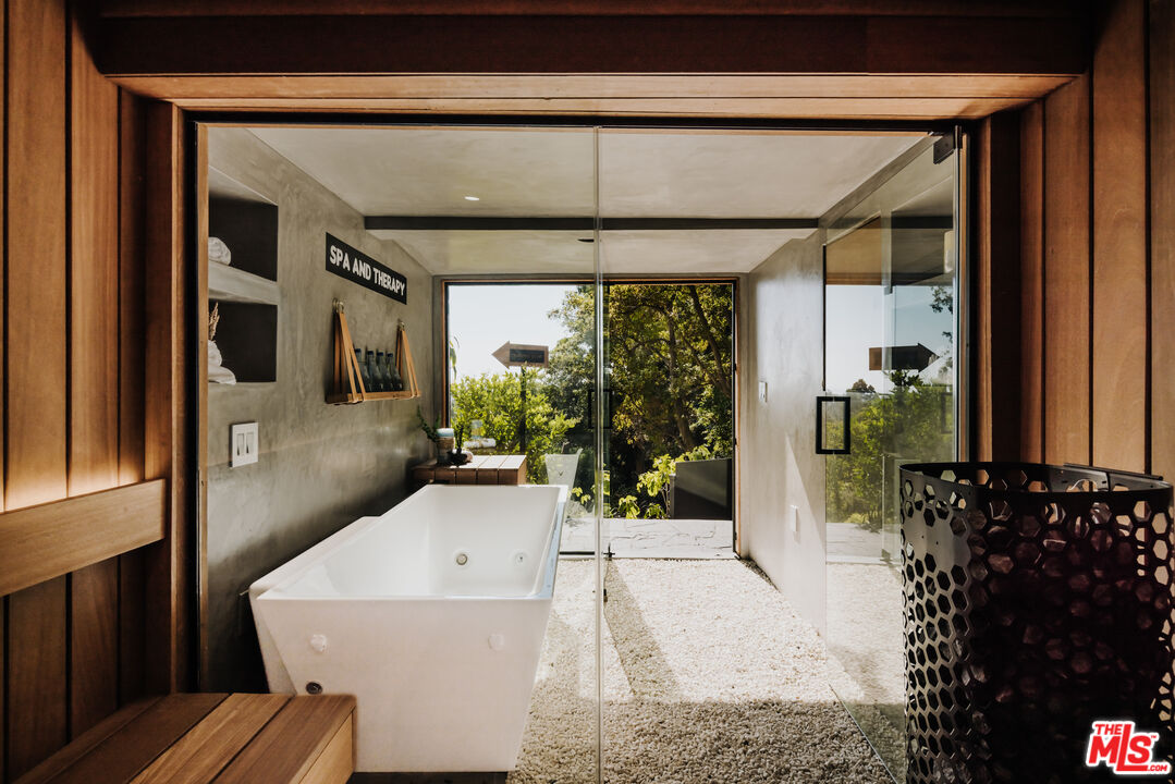 1509 Amalfi Dr