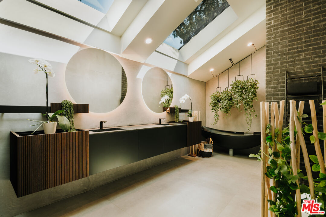 1509 Amalfi Dr