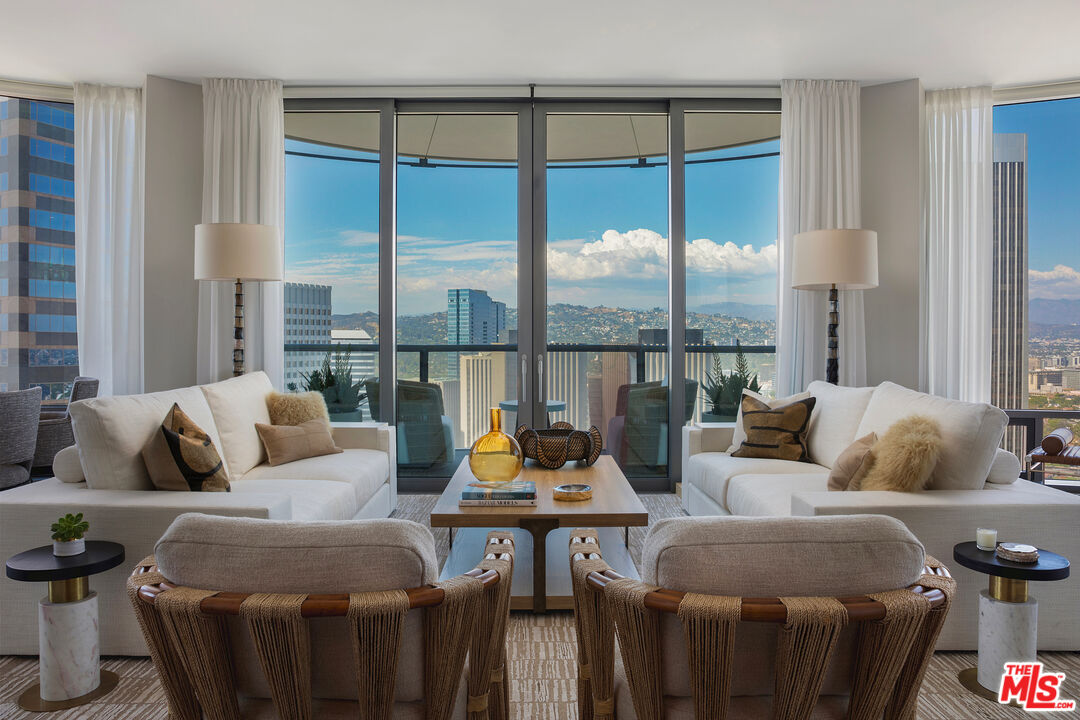 211 W Elm Ct Unit: 26C