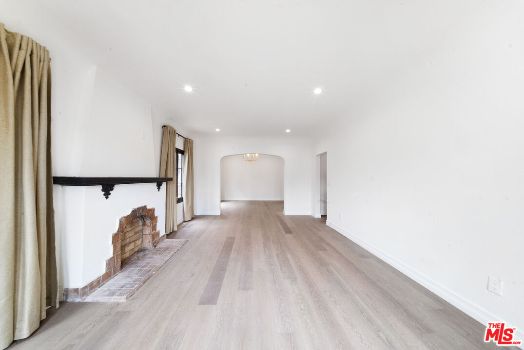 1005 N Genesee Ave