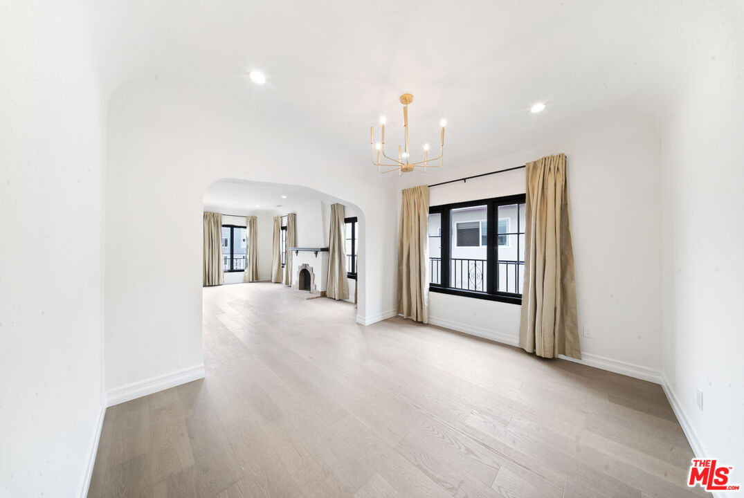 1005 N Genesee Ave