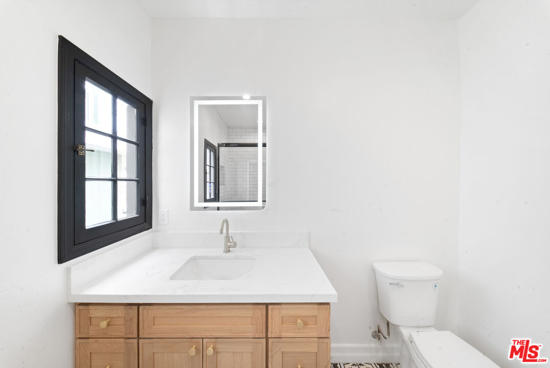 1005 N Genesee Ave