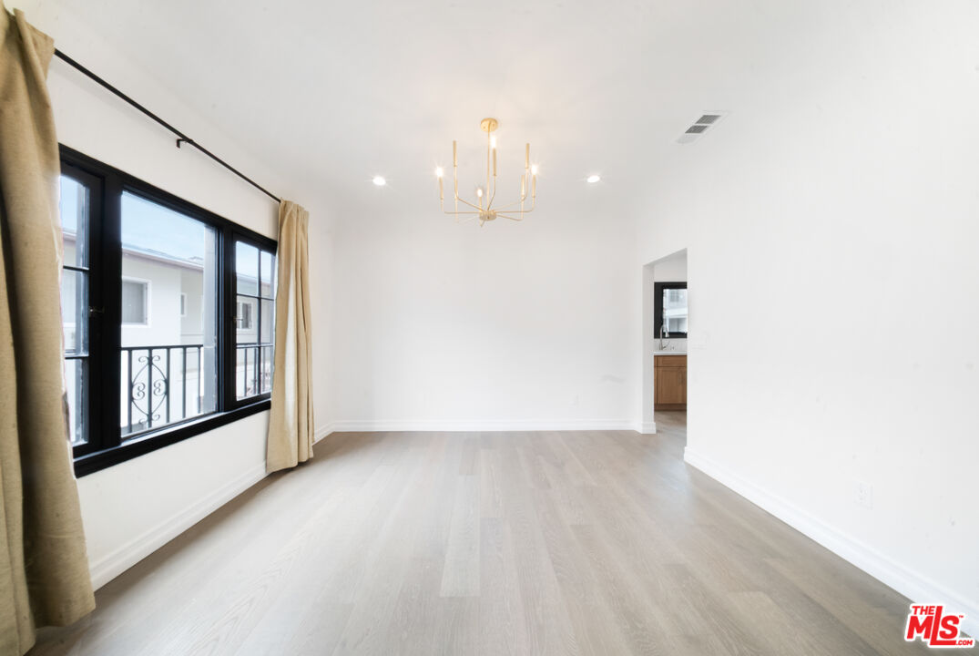 1005 N Genesee Ave