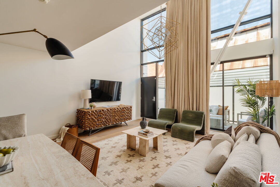 700 Main St Unit: 11