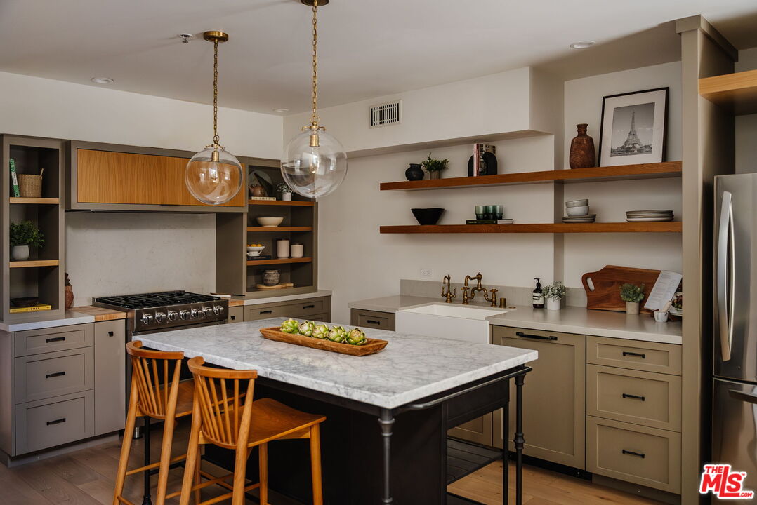 700 Main St Unit: 11