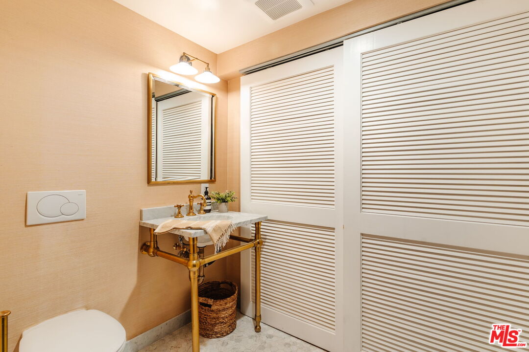 700 Main St Unit: 11