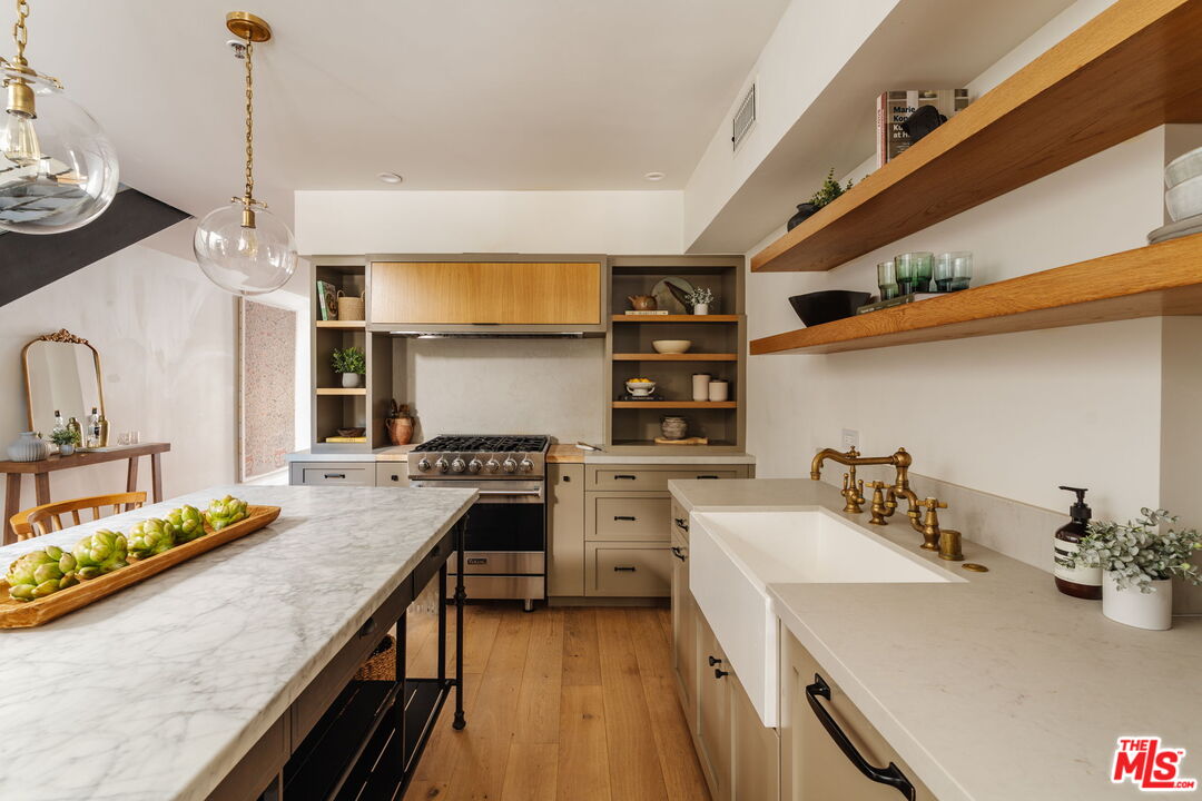 700 Main St Unit: 11