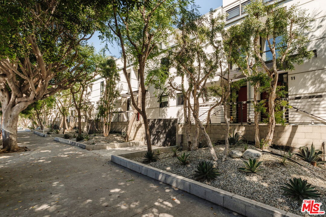 700 Main St Unit: 11