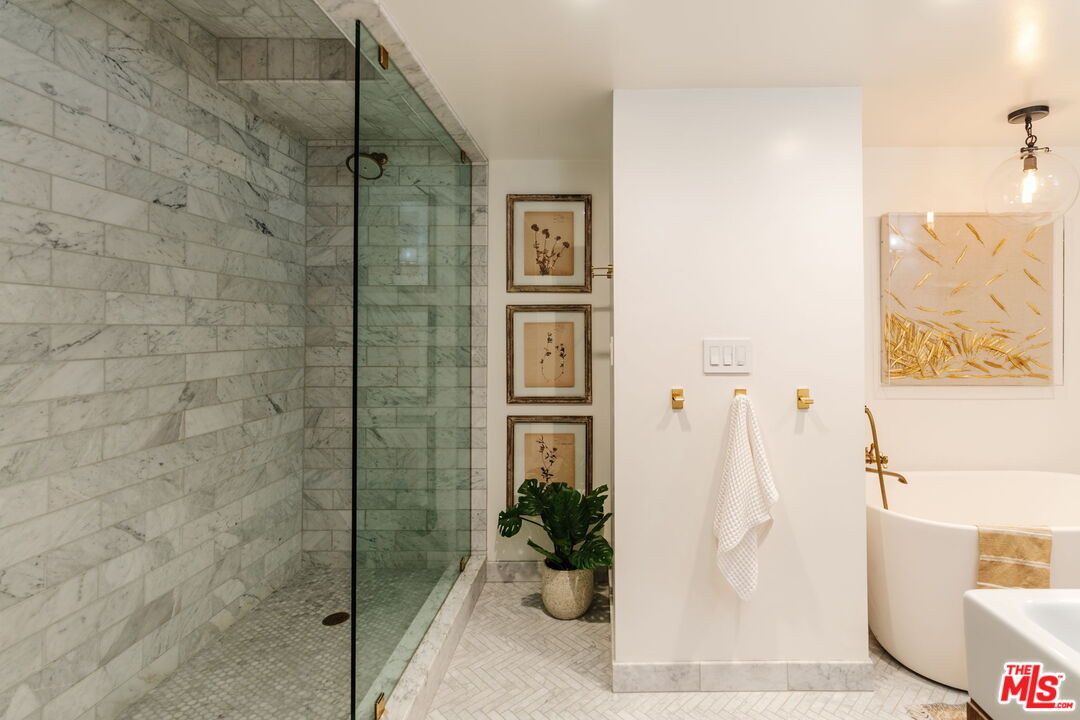 700 Main St Unit: 11
