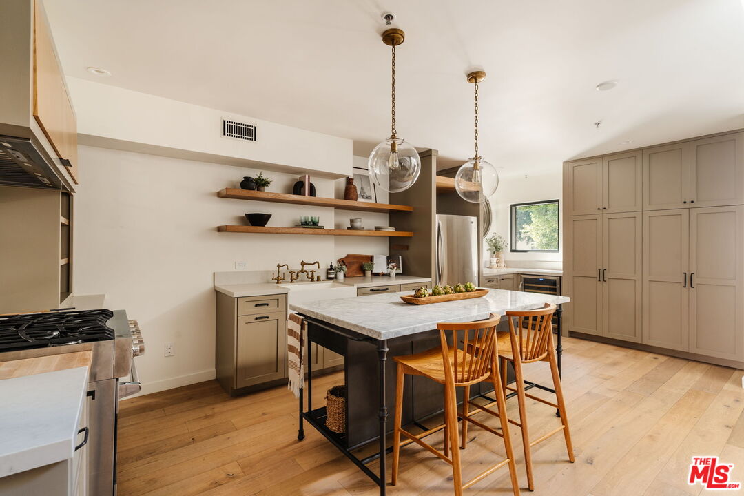 700 Main St Unit: 11