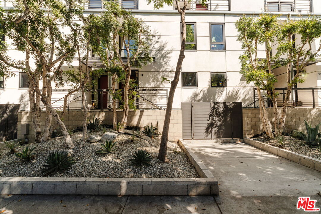 700 Main St Unit: 11