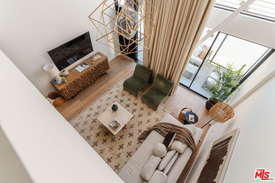 700 Main St Unit: 11