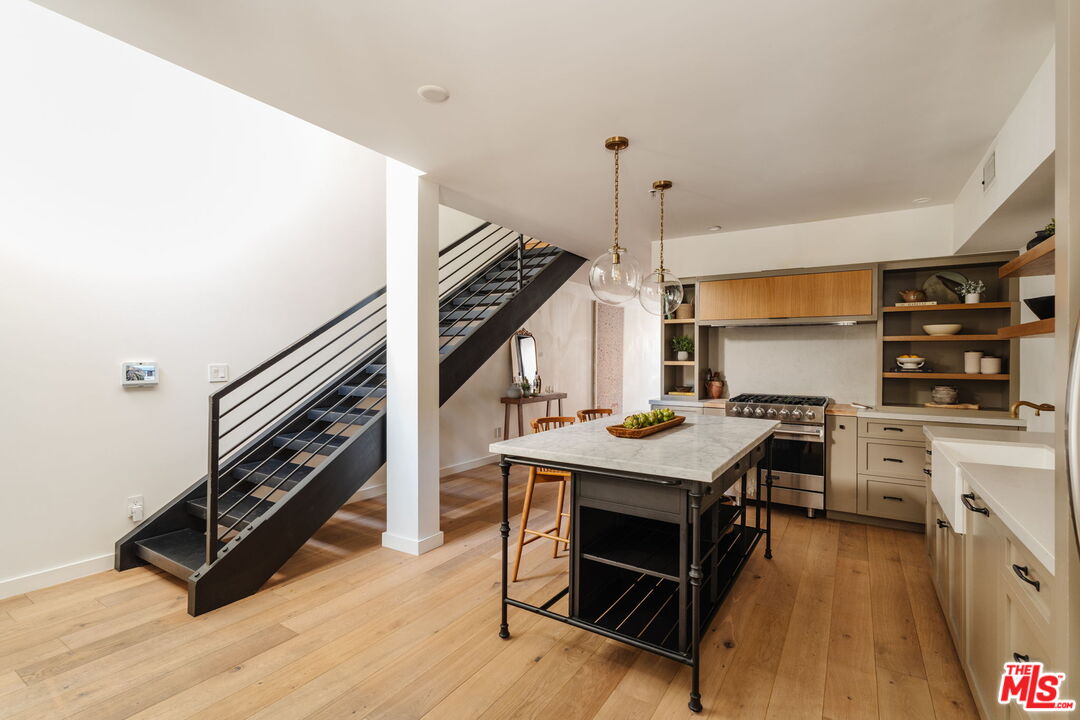 700 Main St Unit: 11