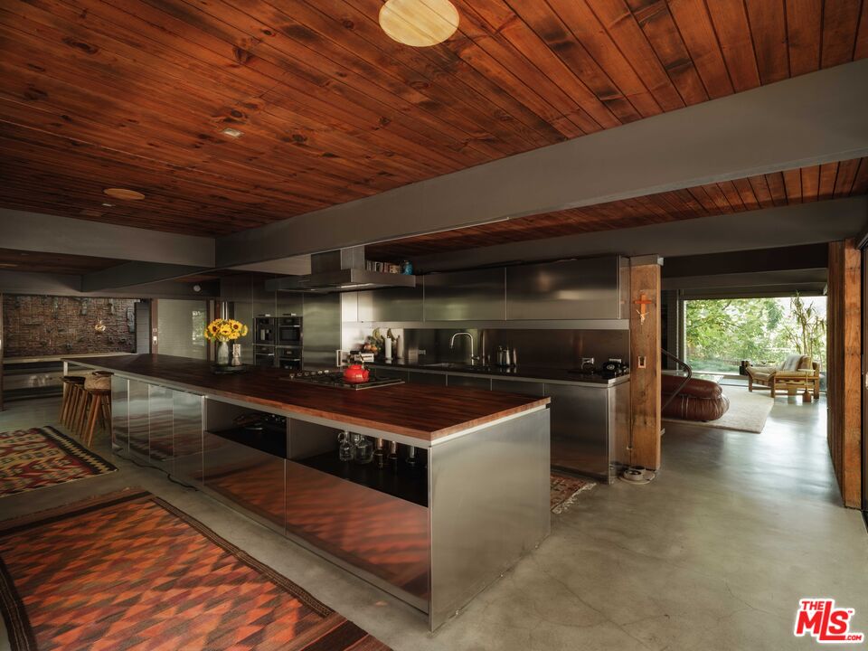 2563 Nichols Canyon Rd