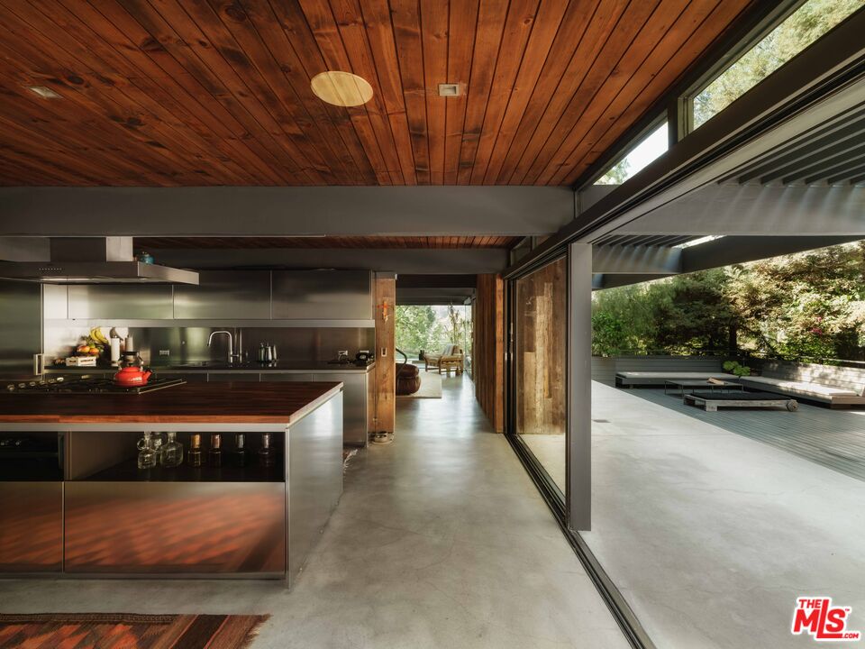 2563 Nichols Canyon Rd