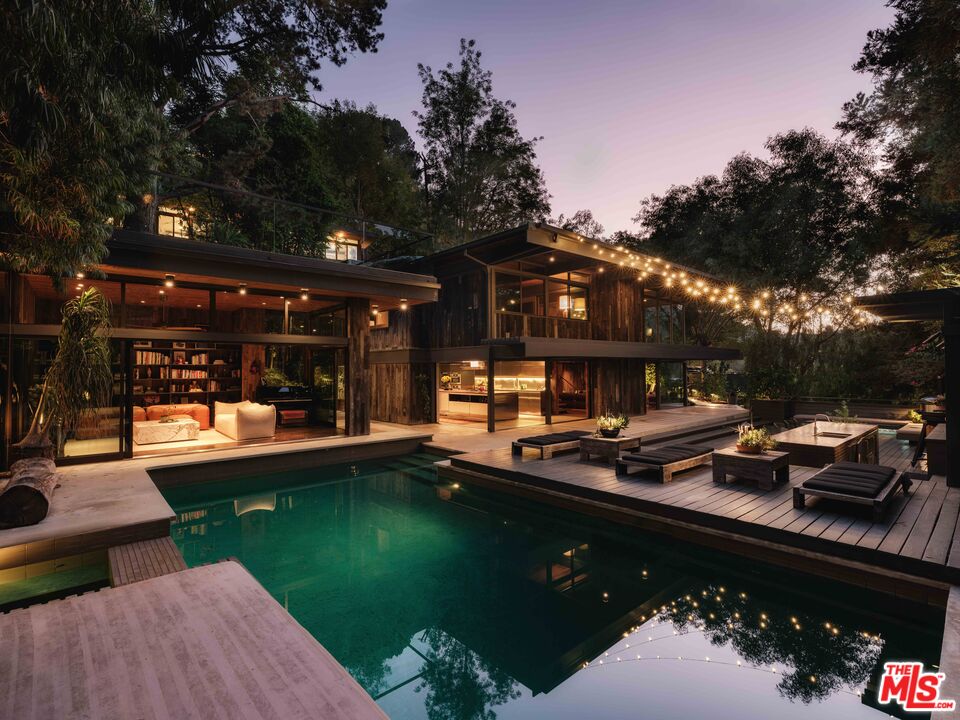 2563 Nichols Canyon Rd