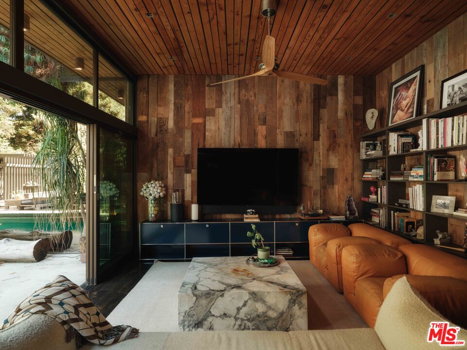 2563 Nichols Canyon Rd