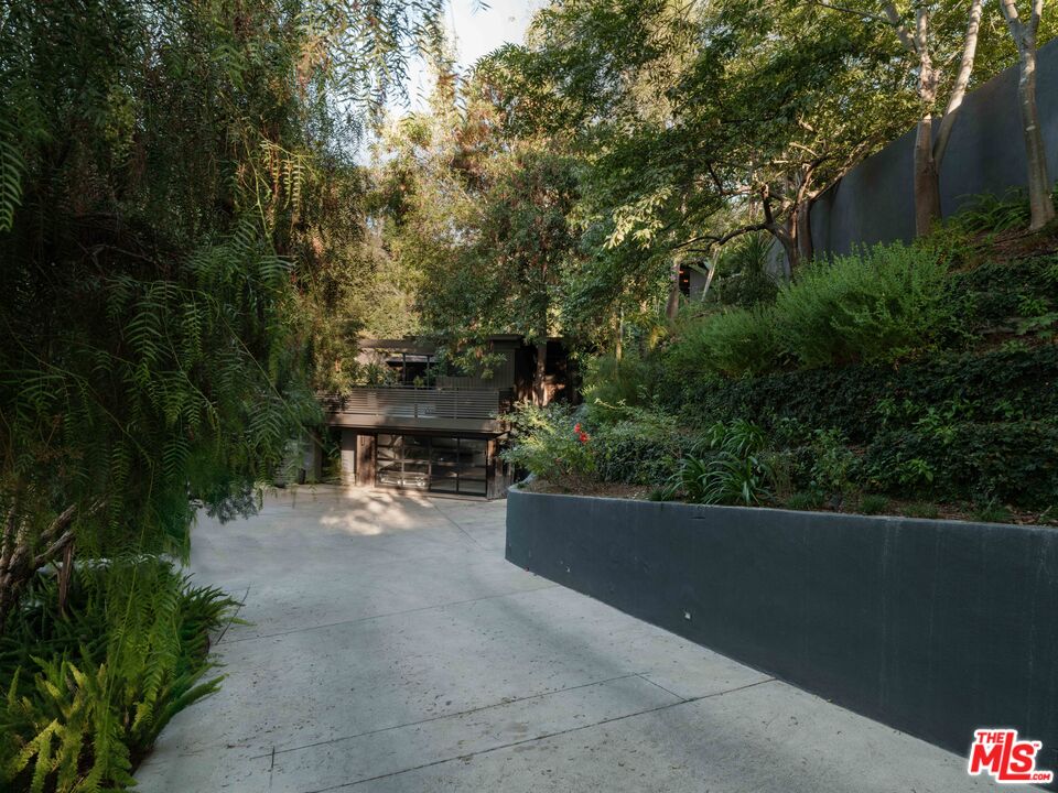 2563 Nichols Canyon Rd