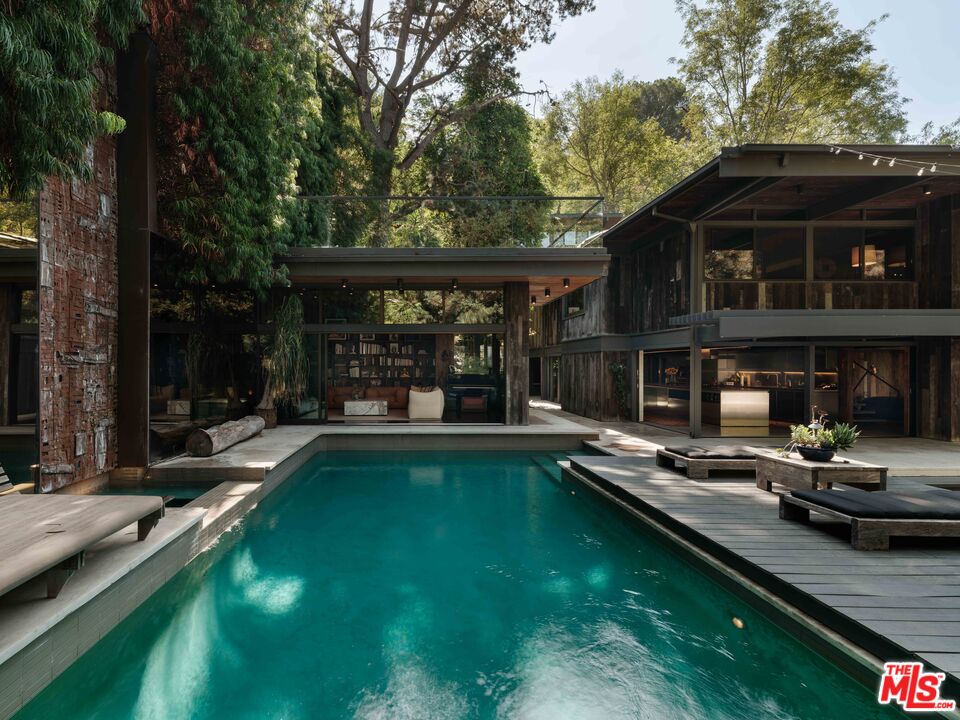 2563 Nichols Canyon Rd