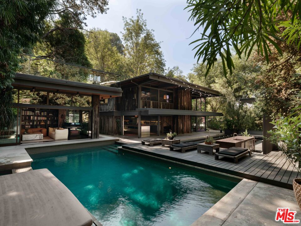 2563 Nichols Canyon Rd