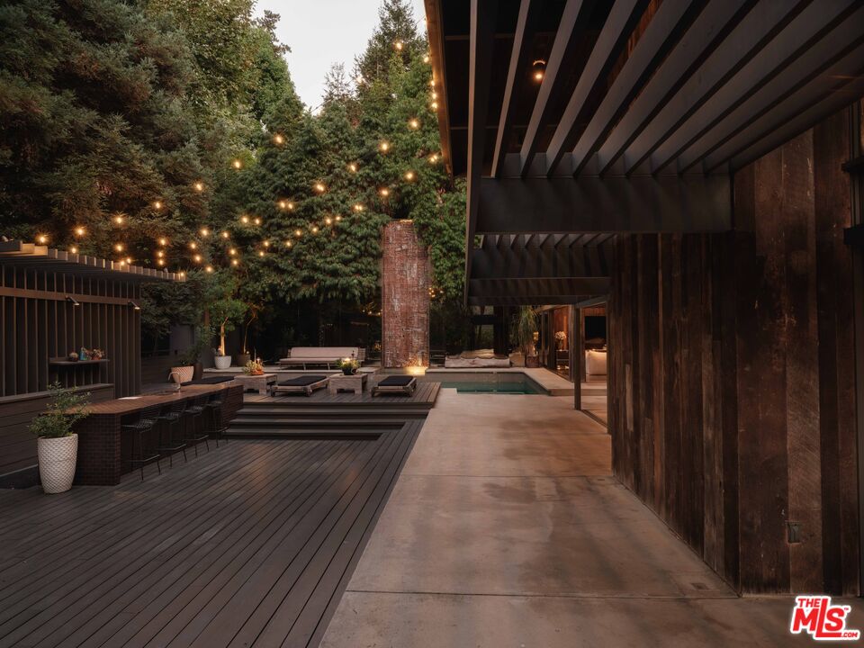 2563 Nichols Canyon Rd