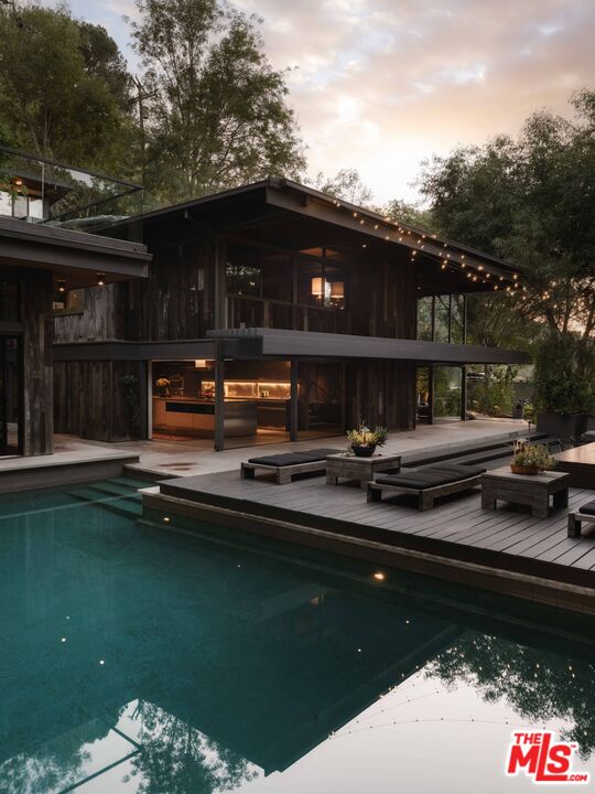 2563 Nichols Canyon Rd