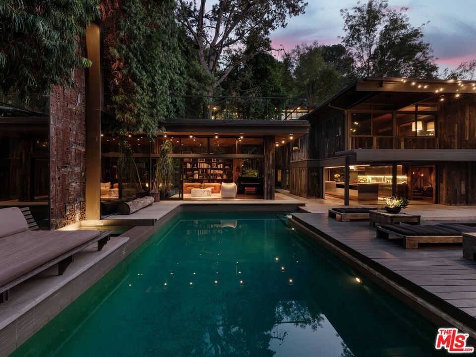 2563 Nichols Canyon Rd