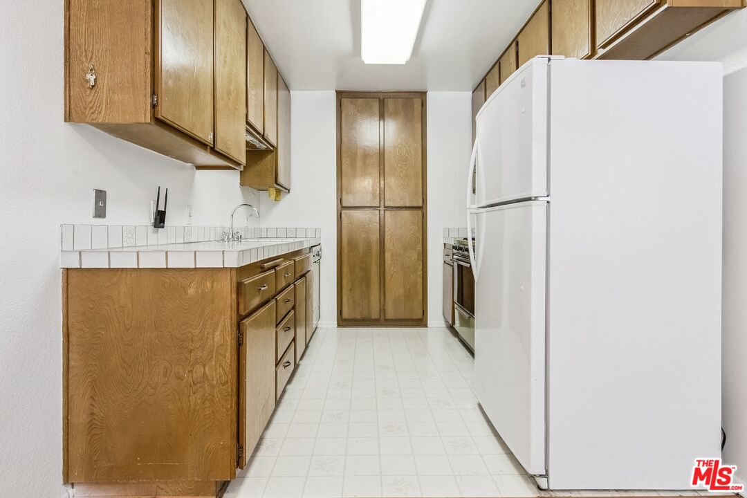 3010 Montrose Ave Unit: 3