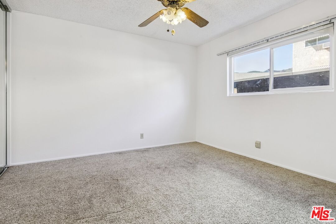 3010 Montrose Ave Unit: 3